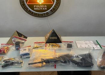 Homem é preso com fuzil e quase 700 munições, em Governador Valadares