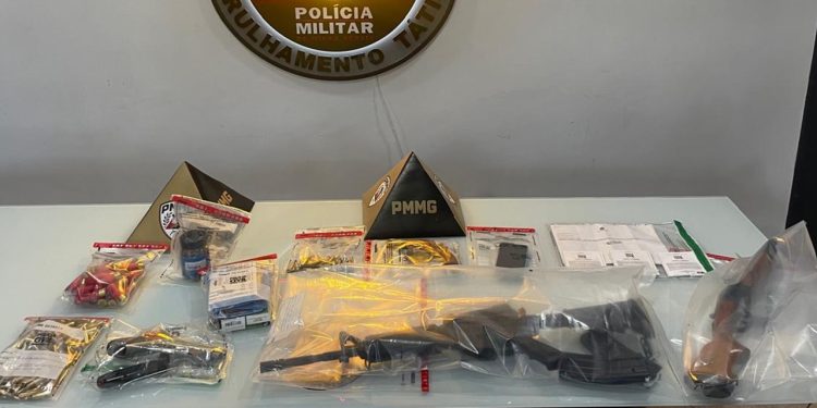 Homem é preso com fuzil e quase 700 munições, em Governador Valadares
