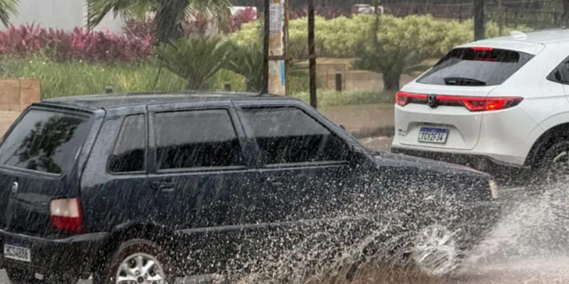 Chuvas intensas: 194 cidades de Minas estão sob alerta nesta terça-feira (3)