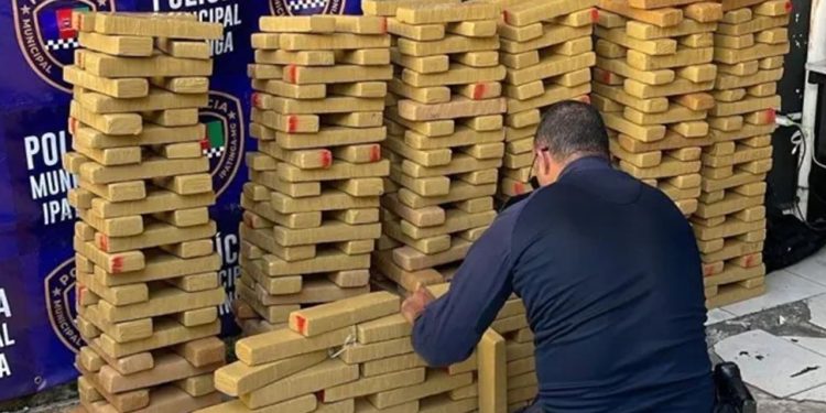 Polícia apreende cerca de 300 Kg de maconha, em Ipatinga