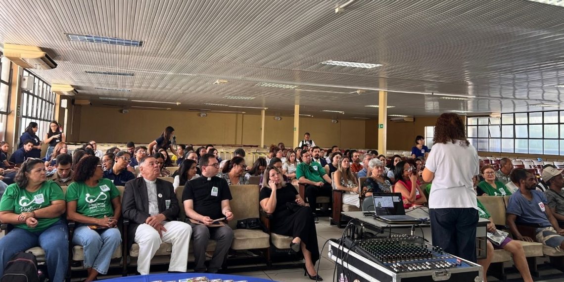 Fórum de Debates discute realidade da população em situação de rua em Valadares