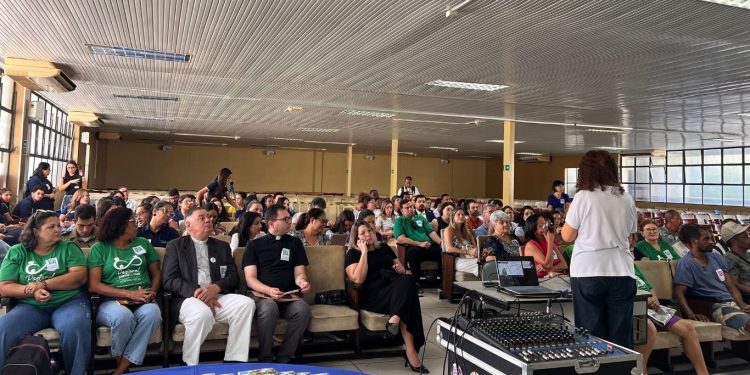Fórum de Debates discute realidade da população em situação de rua em Valadares