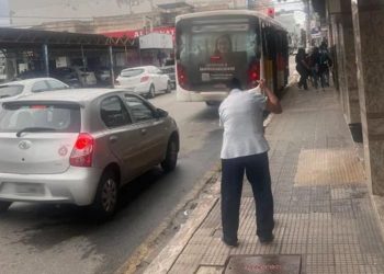 Trabalhadores do transporte coletivo fazem paralisação de advertência em Ipatinga