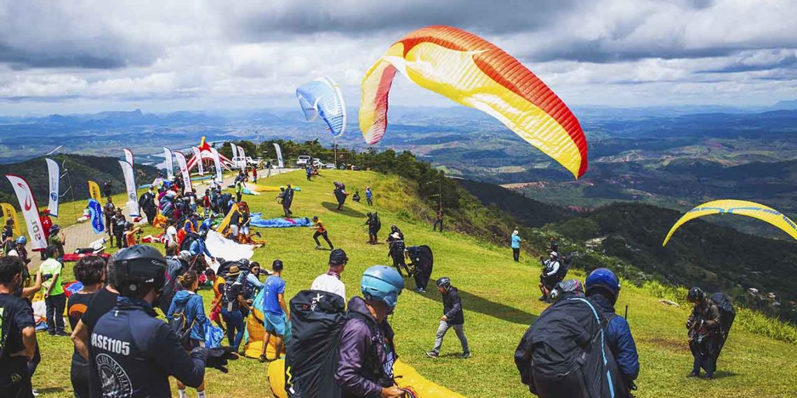 Copa do Mundo de Parapente aterrissa em Valadares para disputas com pilotos de mais de 20 países