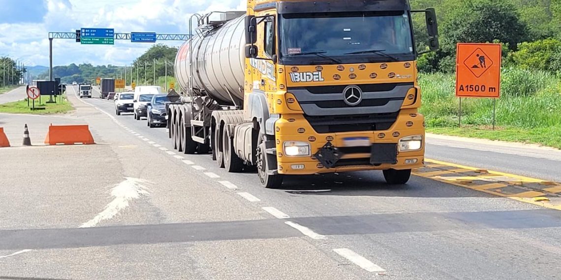 Fluxo de veículos cresce nas rodovias que cortam Valadares, durante a Semana Santa