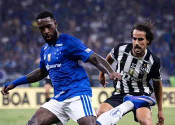 Cruzeiro e Atlético-MG fazem clássico de rivalidade intensa em momentos opostos no Brasileirão