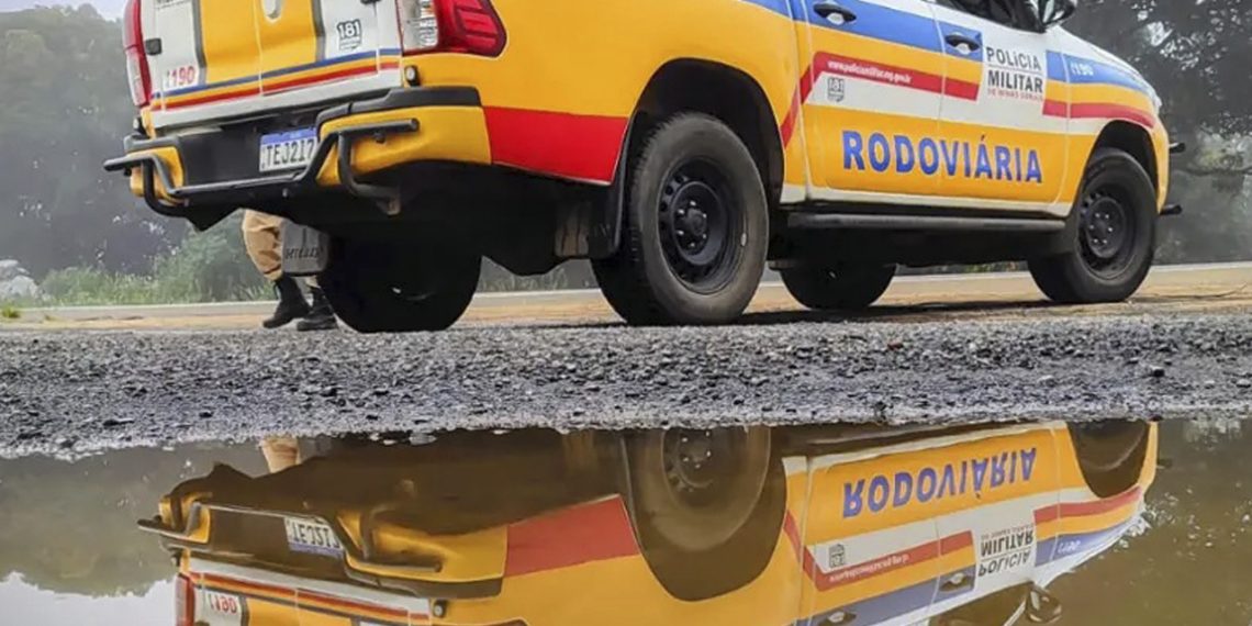 Homem é preso com mais de 100 barras de maconha escondidas em embalagens de ração de cachorro em Valadares