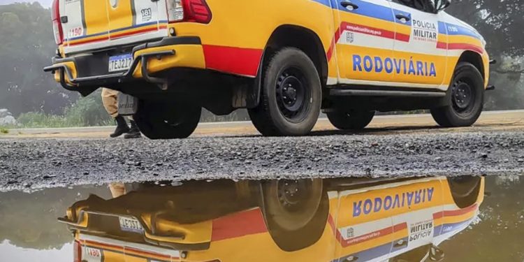 Homem é preso com mais de 100 barras de maconha escondidas em embalagens de ração de cachorro em Valadares