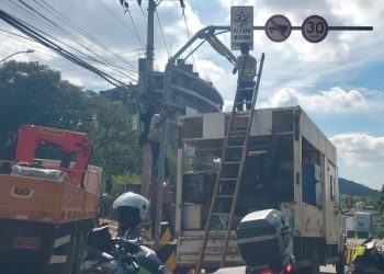 Prefeitura instala barreira física no Viaduto do Filadélfia para restringir trânsito de veículos pesados