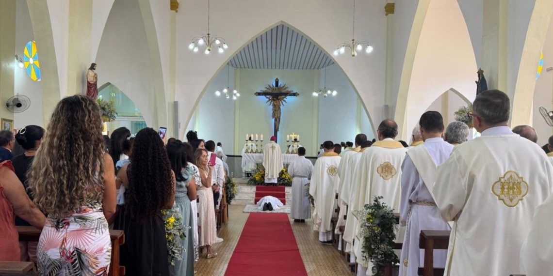 Ordenação Presbiteral: Diocese de Valadares ganha novo sacerdote