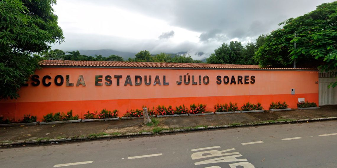 Mãe de estudante de 11 anos denuncia racismo contra a filha em escola de Valadares