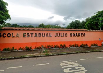 Mãe de estudante de 11 anos denuncia racismo contra a filha em escola de Valadares