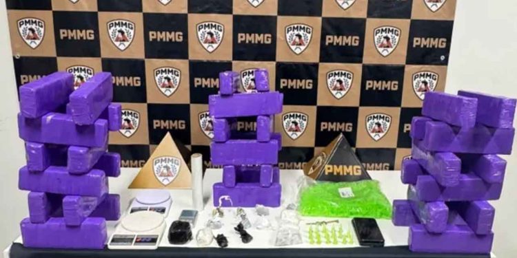 Jovem é preso com cerca de 30 quilos de maconha, em Coronel Fabriciano