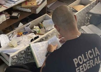 Polícia Federal faz busca e apreensão em endereço de investigado por promoção de migração ilegal aos EUA, em Valadares