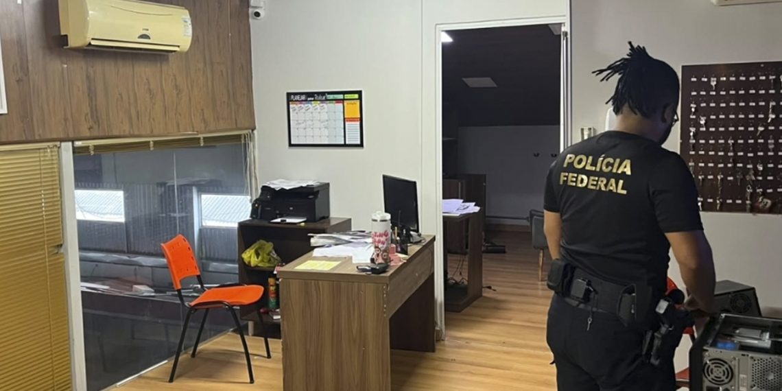 Polícia Federal combate esquema que levou cerca de 130 pessoas ilegalmente aos EUA