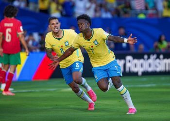 Brasil encerra preparação para duelo contra o Haiti com dúvidas na escalação e Neymar fora