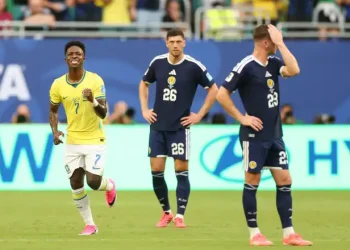 Vini Jr. brilha com dois gols, Brasil vence a Escócia e garante liderança do Grupo C