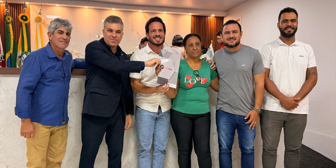Títulos de regularização de imóveis são entregues em Alpercata