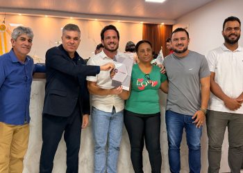 Contratos de Regularização de Imóveis são entregues em Alpercata