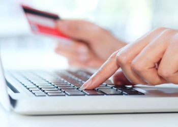Justiça condena marca esportiva a indenizar cliente por não devolver dinheiro de compra online