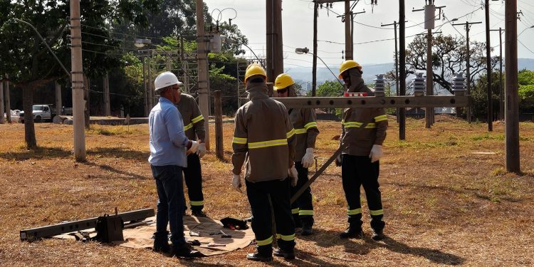 Cemig abre inscrições para curso gratuito de eletricista com bolsa de um salário-mínimo em Valadares e outras cinco cidades em Minas
