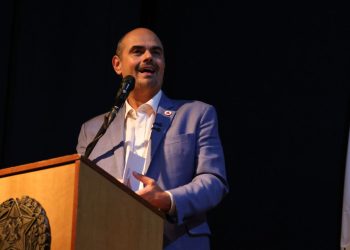 Governador Mateus Simões recebe as maiores honrarias da Câmara de Valadares nesta quinta-feira