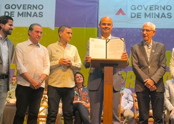 Mateus Simões transfere capital de MG para Governador Valadares e anuncia investimentos na região