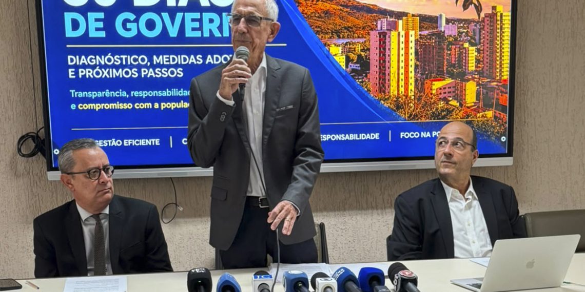 Mourão faz balanço de 30 dias de governo e anuncia demissão de mais de 600 contratados