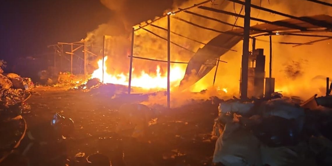 Incêndio destrói barraca de materiais recicláveis no antigo aterro sanitário de Valadares