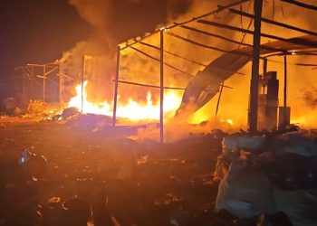 Incêndio destrói barraca de materiais recicláveis no antigo aterro sanitário de Valadares