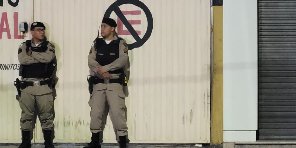 Advogada é assassinada a tiros dentro de estacionamento, em Governador Valadares