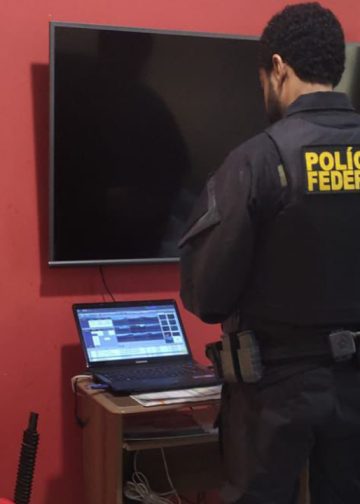 Homem é preso pela PF em operação contra abuso sexual infantojuvenil, em Capelinha