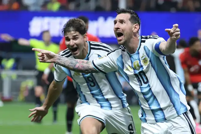 Messi supera pênalti perdido, lidera reação e coloca Argentina nas quartas da Copa