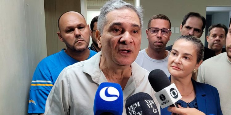 “Fui traído e sabotado por todos eles”, diz Sandro após liminar do STF que reconduz o político à Prefeitura de Valadares