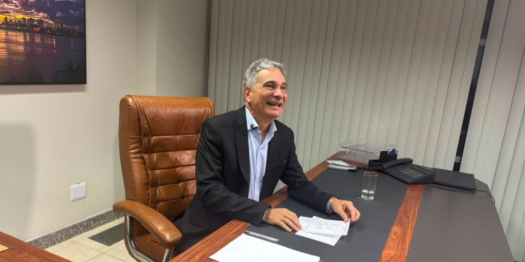 Após 68 dias, Coronel Sandro retorna ao gabinete da Prefeitura: “Deixe-me concluir o mandato que o povo de Governador Valadares deu para mim”