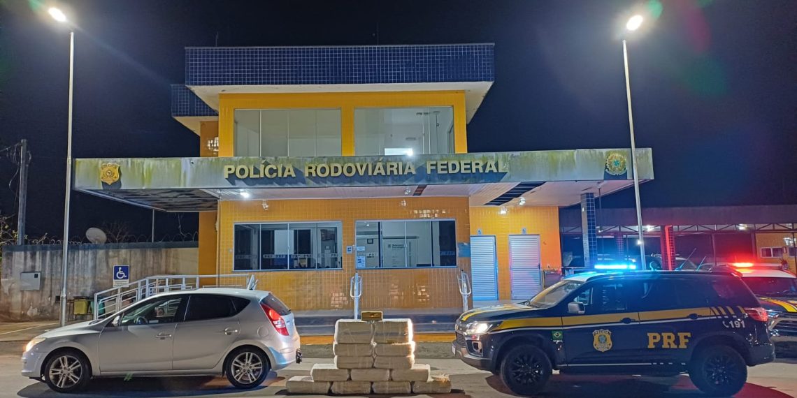 PRF apreende 300 kg de maconha na BR-381 e prende casal que ia para Valadares