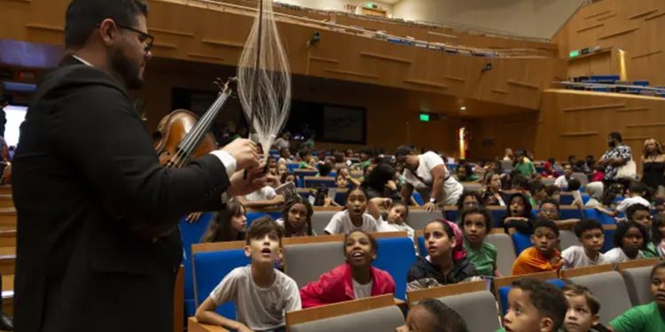 Filarmônica de Minas realiza concerto gratuito para escolas e promove oficina em Ipatinga