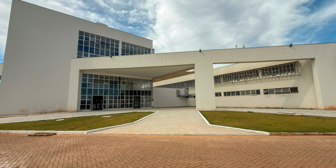 Obras do Hospital Regional de Valadares passam por vistoria e têm previsão de término para 2026