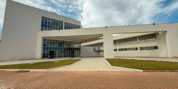 Obras do Hospital Regional de Valadares passam por vistoria e têm previsão de término para 2026