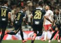 Com gol salvador de Cuello, Atlético empata com Bragantino e avança às quartas da Sula