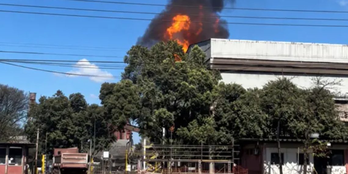 Colaboradora fica ferida em incêndio na área industrial da Aperam, em Timóteo