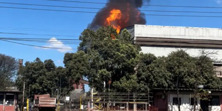 Colaboradora fica ferida em incêndio na área industrial da Aperam, em Timóteo