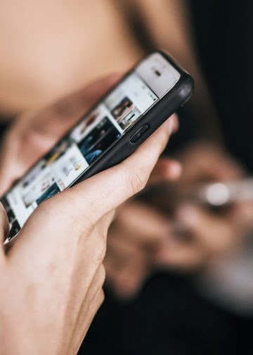 Influenciadora digital de Ipatinga é condenada por ofensas a adolescente nas redes sociais