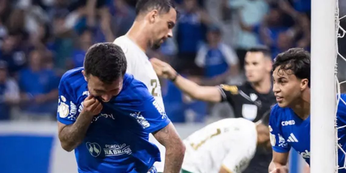 Cruzeiro faz dever de casa, domina Chape no Mineirão e avança na Copa do Brasil