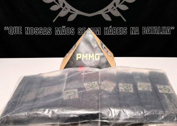 Polícia apreende drogas escondidas enterradas em loteamento