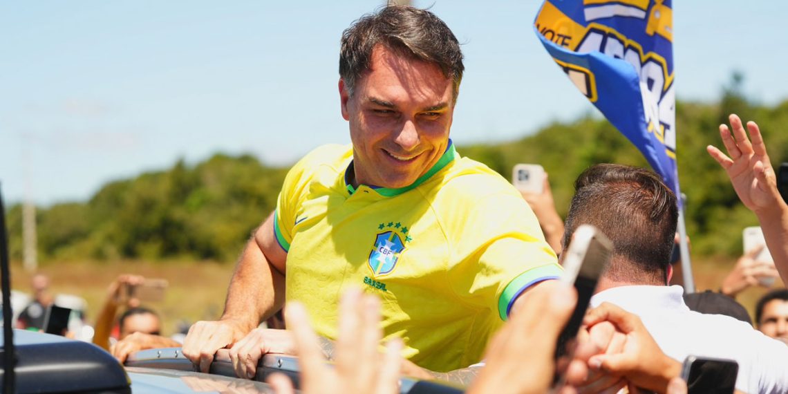 Flávio Bolsonaro cumpre agenda de campanha em Governador Valadares e Teófilo Otoni nesta quinta (24)