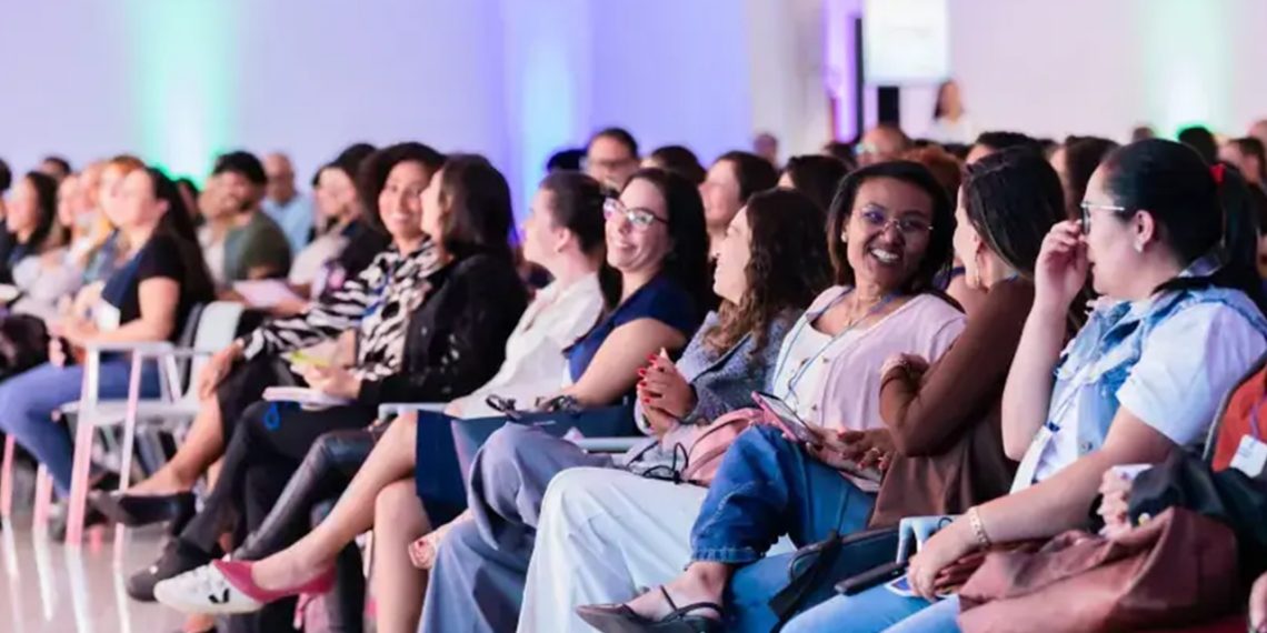 Sebrae Minas reúne empreendedores para evento de imersão em marketing digital, em Valadares