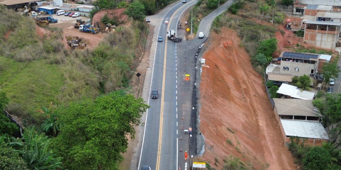 Trânsito no acesso ao bairro Caravelas em Ipatinga passa a ter sentido único na BR-381