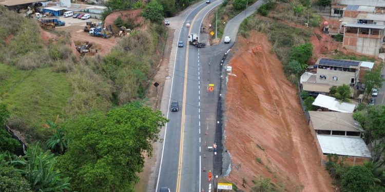 Trânsito no acesso ao bairro Caravelas em Ipatinga passa a ter sentido único na BR-381