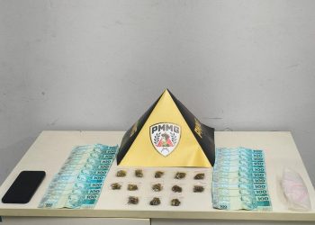 Homem é preso por tráfico de drogas após abordagem de veículo e busca em residência
